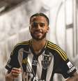 O volante Alexsander, camisa 5 do Atlético-MG, passou por tratamento com células-tronco para se recuperar de lesão no joelho esquerdo  Foto: Pedro Souza / Atlético