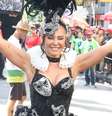 Paolla Oliveira samba muito como 'rainha' em outro Carnaval e exibe corpão em body preto e branco. 'Nunca perde a majestade'.  Foto: AGNews / Purepeople
