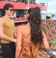 A atriz Bruna Marquesine e o cantor Shawn Mendes no bloco da Ivete Sangalo  Foto: Foto: Vitor Santos / AgNews