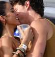 A atriz Bruna Marquezine e o cantor canadense Shawn Mendes deram o que falar ao aparecerem em clima de muito romance  Foto: AgNews