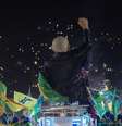 Acadêmicos de Niterói desfila na Sapucaí na noite deste domingo, 15, com o enredo 'Do Alto do Mulungu Surge a Esperança: Lula, o Operário do Brasil'   Foto: Douglas Shineidr/Especial para o Terra