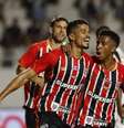 Lucas Ramon comemora primeiro gol com a camisa do São Paulo –  Foto: Rubens Chiri / São Paulo FC / Jogada10