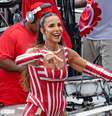 Ivete Sangalo abriu o quinto dia no circuito Barra-Ondina, na capital baiana  Foto: Tomzé Fonseca/Agnews