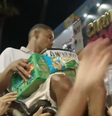 Cadeirante é erguido por público durante ‘pipoca’ do Kannário; veja  Foto: Reprodução/Youtube