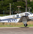 Avião de pequeno porte faz pouso de emergência em Campinas (SP) após colisão com ave   Foto: Divulgação/JetPhotos/Matheus Rufatto