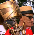 Mestre Ciça comemora título da Viradouro  Foto: Reprodução/TV Globo