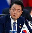 A declaração de lei marcial pelo então presidente sul-coreano Yoon Suk Yeol, em dezembro de 2024, pegou de surpresa os sul-coreanos e o resto do mundo  Foto: AFP / BBC News Brasil