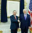 O secretário-geral do Vietnã, To Lam, e o presidente dos EUA, Donald Trump, durante encontro na Casa Branca, Washington, na sexta, 20.  Foto: Reprodução/Vietnam Agency News / Estadão