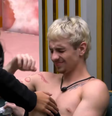 BBB 26: Juliano Floss se machuca com faca, passa mal ao ver sangue e leva dois pontos   Foto: Reprodução/Globoplay