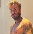 David Beckham, 50 anos: 'Victoria e eu mal conseguíamos fazer flexões na barra fixa. Agora fazemos quase todos os dias'.  Foto: Reprodução/Instagram, @davidbeckham / Purepeople