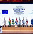 Imagem da cerimônia de assinatura do Acordo Comercial entre o Mercosul e a União Europeia, ocorrida em 17 de janeiro de 2026, no Paraguai.  Foto: © Cesar Olmedo / Reuters / RFI