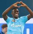 Luiz Henrique com o troféu de melhor jogador em campo –  Foto: Divulgação / Zenit / Jogada10
