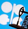 FOTO DE ARQUIVO: Uma maquete de uma bomba de petróleo é vista em frente ao logotipo da OPEP nesta ilustração tirada em 9 de janeiro de 2026. REUTERS/Dado Ruvic/Ilustração/Foto de Arquivo  Foto: Reuters
