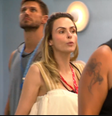 Ana Paula segue Babu para provocá-lo  Foto: Reprodução | Globoplay