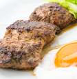 Carne bovina e ovo são boas fontes de proteína  Foto: Freepik