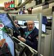 Operadores trabalham na bolsa de Nova York
3 de março de 2026
REUTERS/Brendan McDermid  Foto: Reuters