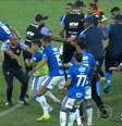 Briga generalizada entre jogadores de Cruzeiro e Atlético-MG   Foto: Reprodução/Globo MG / Esporte News Mundo