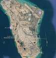 Uma imagem de satélite da ilha de Kharg, que abriga o principal terminal petrolífero do Irã.  Foto: © Google Maps / RFI