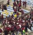 Confusão nas arquibancadas do Maracanã após vitória do Flamengo no Cruzeiro –  Foto: Reprodução / Jogada10