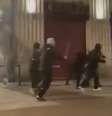 Torcedores do Celta armados com paus e pedras atacaram fãs do Lyon, em Vigo – Reprodução de video  Foto: Jogada10