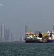 Navios comerciais são fotografados na costa de Dubai em 11 de março de 2026.  Foto: Divulgação/AFP / Estadão