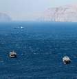 Navios em navegação pelo Estreito de Ormuz em junho de 2025  Foto: ANSA / Ansa - Brasil