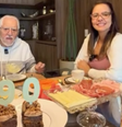 Carlos Alberto de Nóbrega celebra 90 anos com a mulher  Foto: Reprodução/Instagram