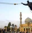 Tropas americanas entraram no centro de Bagdá, no Iraque, e derrubaram a estátua de Saddam Hussein em 9 de abril de 2003  Foto: Gilles BASSIGNAC/Gamma-Rapho via Getty Images / BBC News Brasil