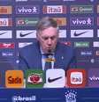 Ancelotti e Rodrigo Caetano durante coletiva na CBF.  Enfim, a lista trouxe oito novidades.  Foto: Reprodução / CBF TV / Jogada10