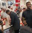 Confira como Michael B. Jordan comemorou sua vitória no Oscar  Foto: Reprodução/X / Famosos e Celebridades