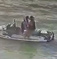 Casal estava se beijando em moto aquática quando foi atropelado por 'barco pirata' em SC  Foto: Reprodução/NSC TV