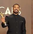 Michael B. Jordan, vencedor do prêmio de Melhor Ator por "Pecadores", posa na sala de imprensa durante a 98ª edição do Oscar no Dolby Theatre em 15 de março de 2026 em Hollywood, Califórnia.  Foto: Mike Coppola/Getty Images