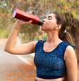 Confira como beber água ajuda na saúde  Foto: Shutterstock / Sport Life