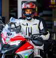 Cafu é fã da modalidade e costuma pilotar sua moto  Foto: Reprodução/Instagram/Cafu