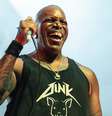 Derrick Green, vocalista do Sepultura, atração da Virada Cultural 2025  Foto: Miikka Skaffari / Getty Images / Rolling Stone Brasil