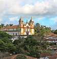 Apaixone-se por Tiradentes, em Minas Gerais, destino repleto de igrejas barrocas, ateliers de arte e passeios que revivem a história da região.  Foto: Marinelson Almeida / Wikimedia / Viajar Melhor