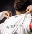  Foto: Raul Baretta/ Santos FC - Legenda: Opiniões sobre a carreira de Neymar causam polêmica na Europa / Jogada10