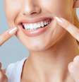 Confira os perigos do clareamento dental caseiro  Foto: Shutterstock / Saúde em Dia