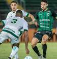 Maringá e Goiás travaram duelo equilibrado no Paraná. No fim, a classificação foi esmeraldina –  Foto: Fernando Teramatsu / Maringá FC / Jogada10