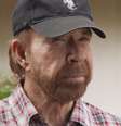 Chuck Norris revelou detalhes conturbados sobre seu relacionamento com o pai, Ray Norris, em biografia lançada no ano de 2004; conflitos e traumas marcaram a relação.  Foto: Getty Images / Purepeople