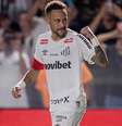  Foto: Raul Baretta/Santos - Legenda: Neymar em campo pelo Santos / Jogada10