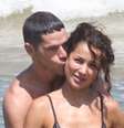 José Loreto e Fernanda Marques são flagrados aos beijos em praia do Rio  Foto: Dilson Silva/Agnews / Contigo