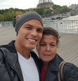 Thiago Silva e a mãe, Angela Maria da Silva, que morreu no dia 14 de março; o atleta se emocionou ao ser homenageado pela marca de mil jogos na carreira  Foto: Reprodução/Redes Sociais