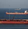 Navios petroleiros bloqueados no Estreito de Ormuz, ameaçado de ataques pelo Irã.  Foto: © REUTERS - Benoit Tessier / RFI