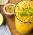 Suco natural de maracujá é uma opção saudável  Foto: Freepik