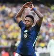 O atacante Vinícius Jr na derrota da Seleção Brasileira no amistoso contra França, por 2 a 1, na última quinta-feira, 26  Foto: Michael Owens/Getty Images