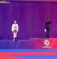 Momento em que a russa Sofia Ilteriakova protestou durante a execução do hino da Ucrânia em pódio da Copa do Mundo de ginástica rítmica  Foto: Reprodução/SportFace / Estadão
