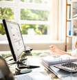 Com o avanço das plataformas digitais e maior acesso à informação, as pessoas passaram a observar suas finanças com mais cuidado  Foto: Andrey_Popov | Shutterstock / Portal EdiCase