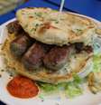 Ćevapi (Kebabs bósnios), um dos principais lanches da Bósnia  Foto: Patrick Donovan / Getty Images