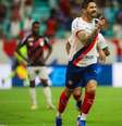 Dupla de ataque do Bahia festeja um dos gols no triunfo sobre o Athletico, na Fonte Nova – Fotos: Letícia Martins / EC Bahia  Foto: Jogada10